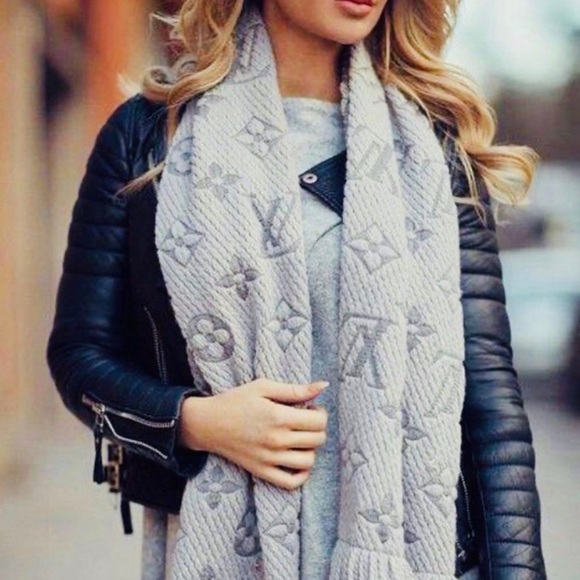 Louis Vuitton Logomania Wool Scarf - Picture 3 of 4